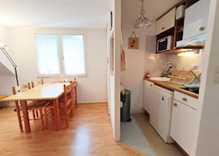 Apartamento Chez Charlotte, T3 Duplex, Vue Montagne, Parking Gratuit, Ascenseur, 4 Personnes Bagnères-de-Luchon